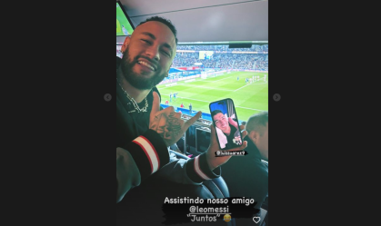 Neymar faz videochamada com Suárez no Parque dos Príncipes