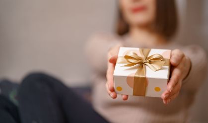 Mais da metade dos brasileiros pretende presentear as mães, diz Associação Comercial de SP