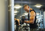 Valorizar a carga ou o número de repetições: o que mais promove ganho de massa na musculação?