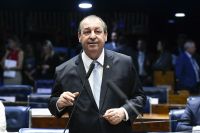 Governo quer controlar CPMI do INSS e aposta em Omar Aziz na presidência