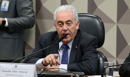 Lula anuncia Otto Alencar como líder interino do governo no Senado