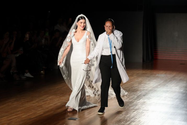 Estilista se emocionou com o trabalho apresentado no desfile da SPFW / Divulgação/Patrícia Vieira