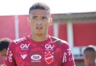 Máfia das Apostas: Romário, ex-Vila Nova, é banido do futebol pelo STJD