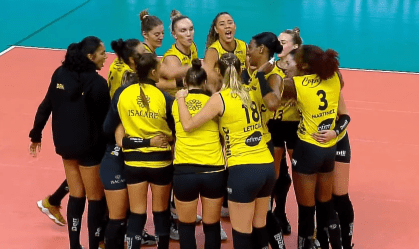 Jogadoras do Praia Clube comemoram vaga na decisão do Sul-Americano