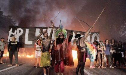 Indígenas protestam contra Marco Temporal na rodovia dos Bandeirantes em SP; pista é liberada