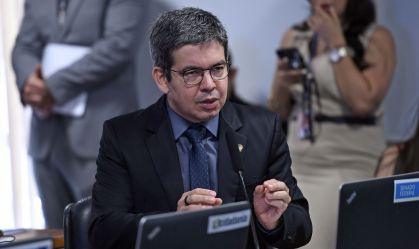 Rede diz que “lamenta, mas respeita” desfiliação de Randolfe: “Nos cabe desejar sorte”
