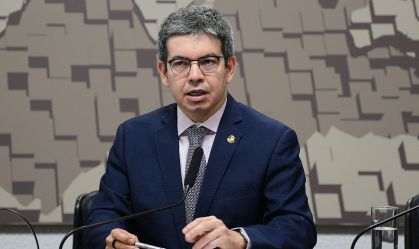 Líder do governo, Randolfe Rodrigues contesta decisão do Ibama e deixa Rede