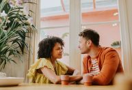 Pesquisa: 89% de entrevistados que usam app de namoro defendem conversas sobre saúde mental
