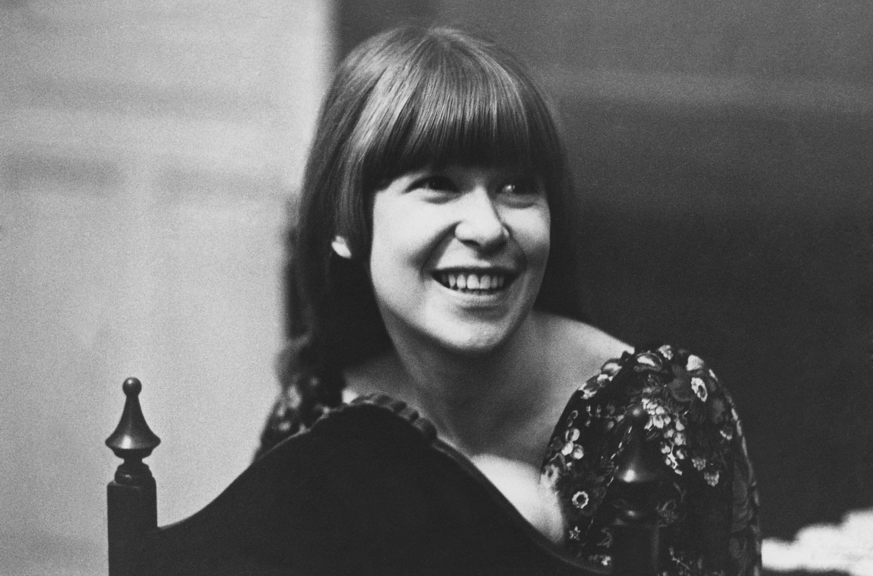 Brasil, São Paulo, SP. 17/03/1969. A cantora, compositora e instrumentista Rita Lee, integrante do grupo musical Os Mutantes.  Pasta: 20.120 -