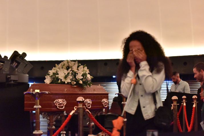 Emoção toma conta de fãs no velório de Rita Lee / Roberto Casimiro/Fotoarena/Estadão Conteúdo