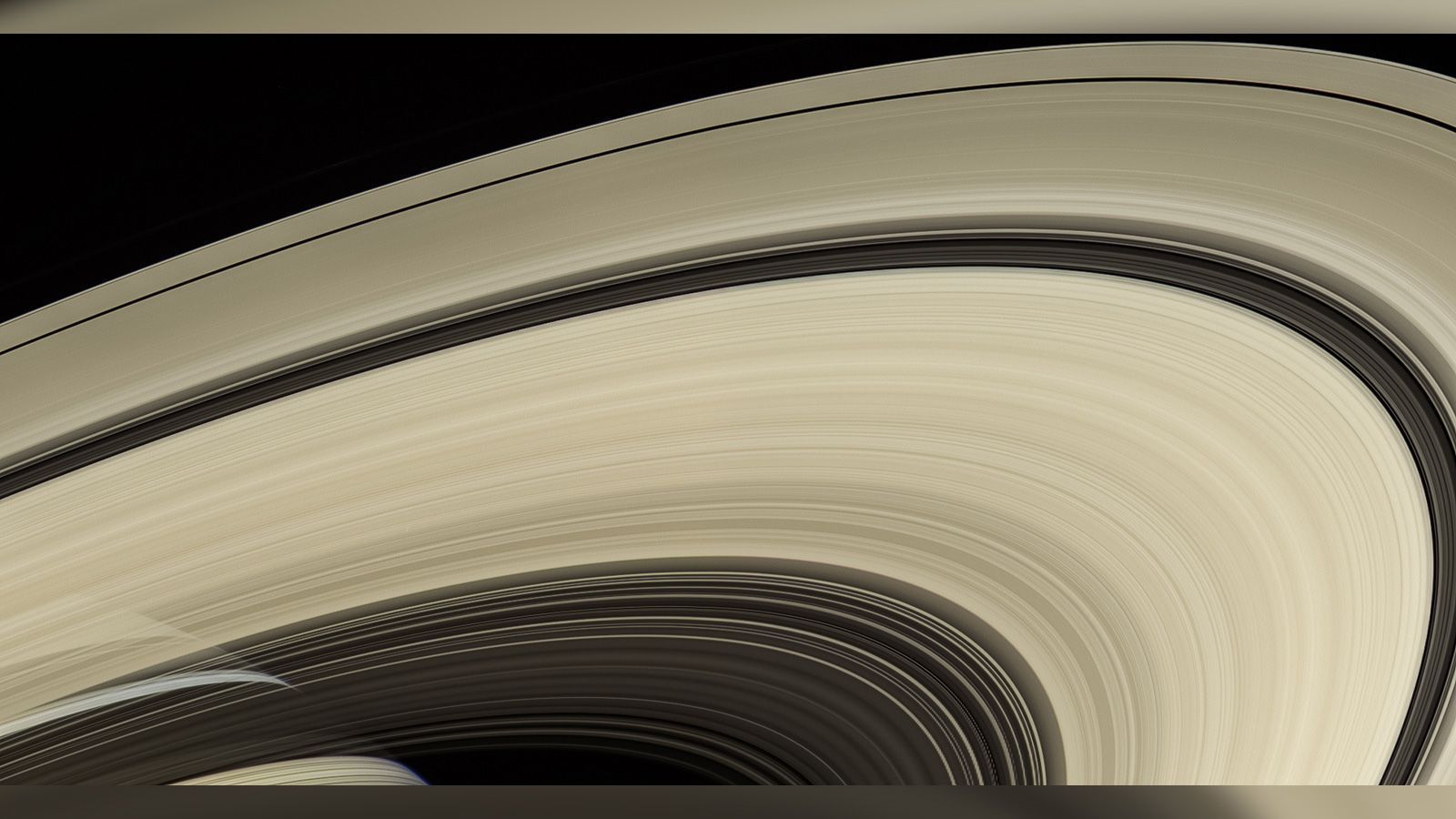 Os anéis de Saturno são feitos de partículas de gelo que variam do tamanho de grãos de areia a pedregulhos / NASA/JPL-Caltech/Space Science Institute