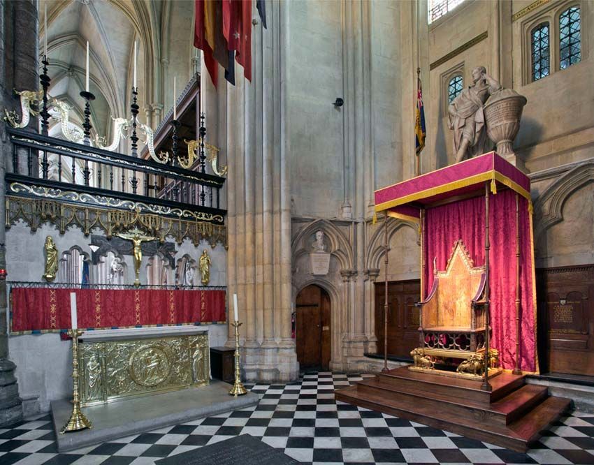 Cadeira da Coroação ainda pode ser vista na Abadia de Westminster / Divulgação/Abadia de Westminster
