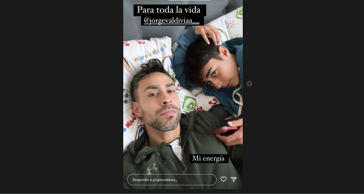 Valdivia publica foto ao lado do filho, Jorge