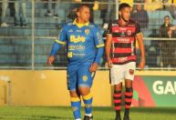 Ameaçado por torcedores, Walter deixa o Pelotas após cinco jogos e nenhum gol