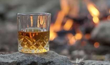 Premiê francês diz que tarifa da UE sobre whisky americano foi um equívoco