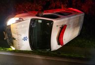 Embriagado, homem furta e capota ambulância em Pouso Novo (RS), afirma polícia