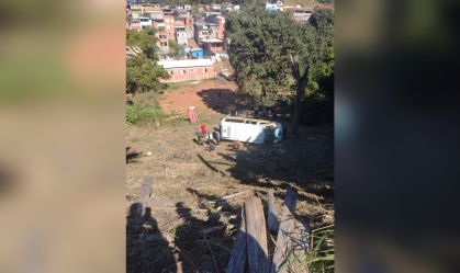 Van escolar com 20 crianças cai em barranco no interior de SP