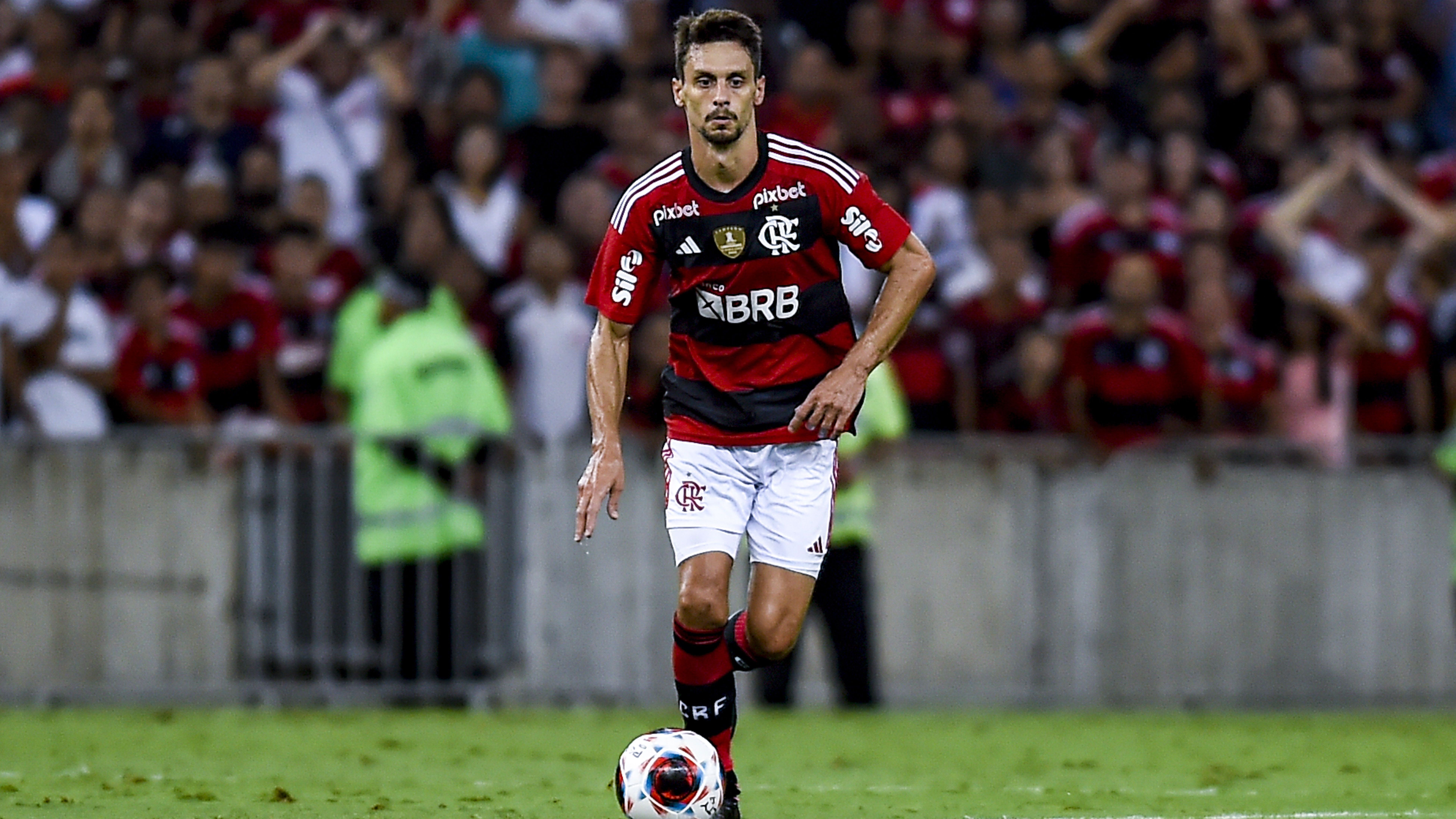 Rodrigo Caio em ação pelo Flamengo