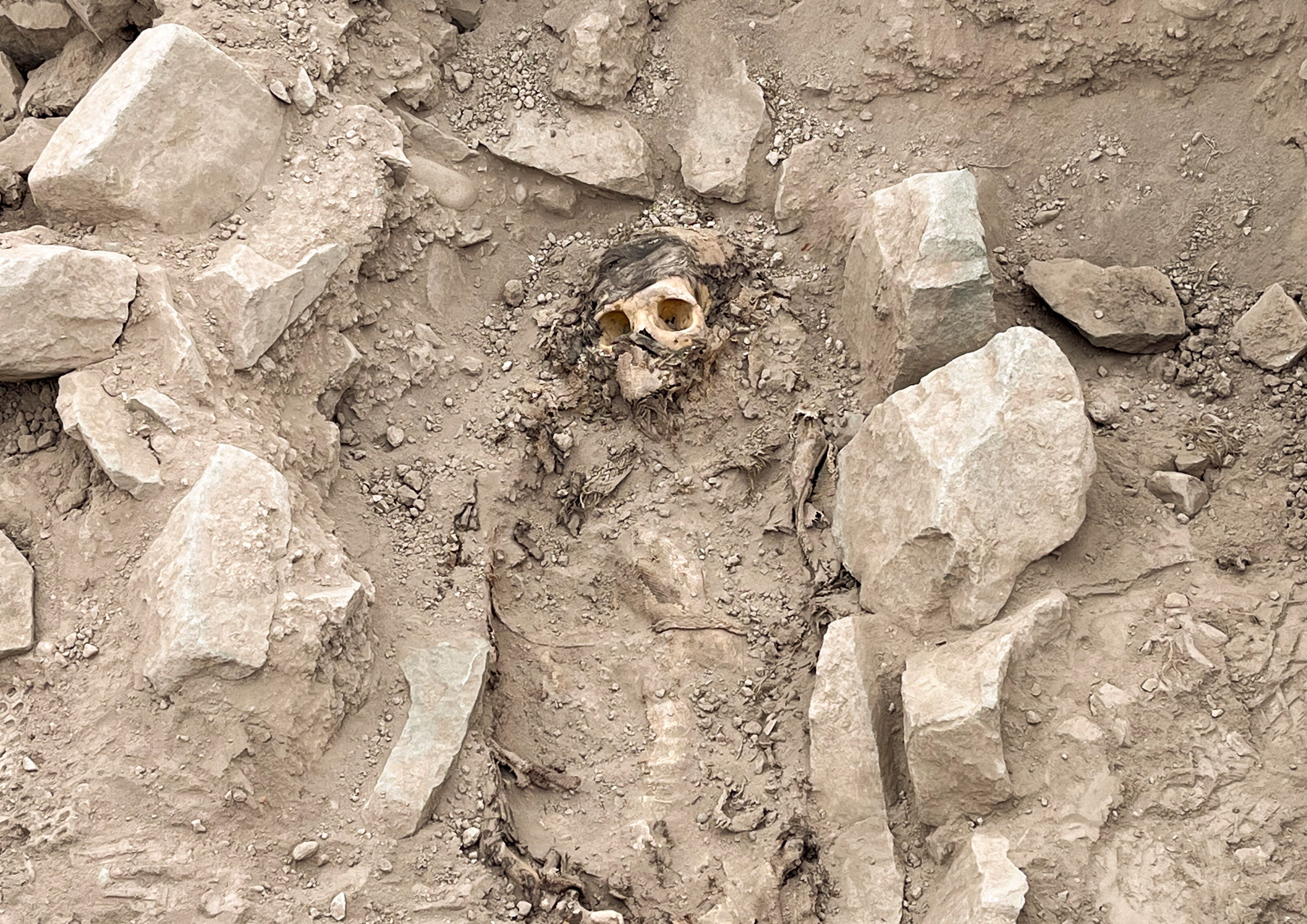 Múmia supostamente de 3.000 anos é desenterrada em Lima, no Peru