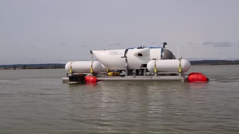 Submarino que levava turistas aos destroços do Titanic desaparece no Atlântico / Reuters