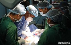 Médicos do Sri Lanka removem maior pedra do rim do mundo