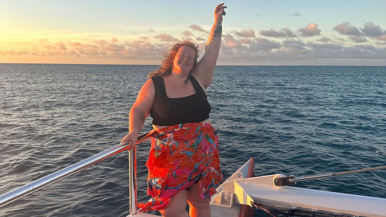 A criadora de conteúdo plus size Kirsty Leanne compartilha regularmente as experiências que ela enfrenta durante as viagens / Kirsty Leanne