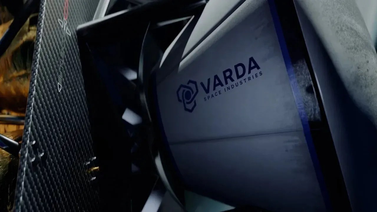 Enquanto estiver no espaço, a cápsula de Varda permanecerá conectada a um satélite, que será fornecido por outra startup da Califórnia, a Rocket Lab / Varda Space Industries