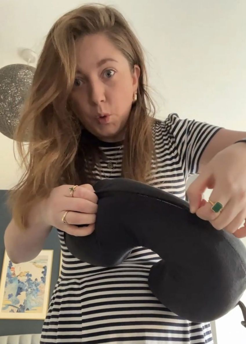 O travesseiro de pescoço de viagem de Dickenson é um de seus favoritos / Divulgação/Chelsea Dickenson