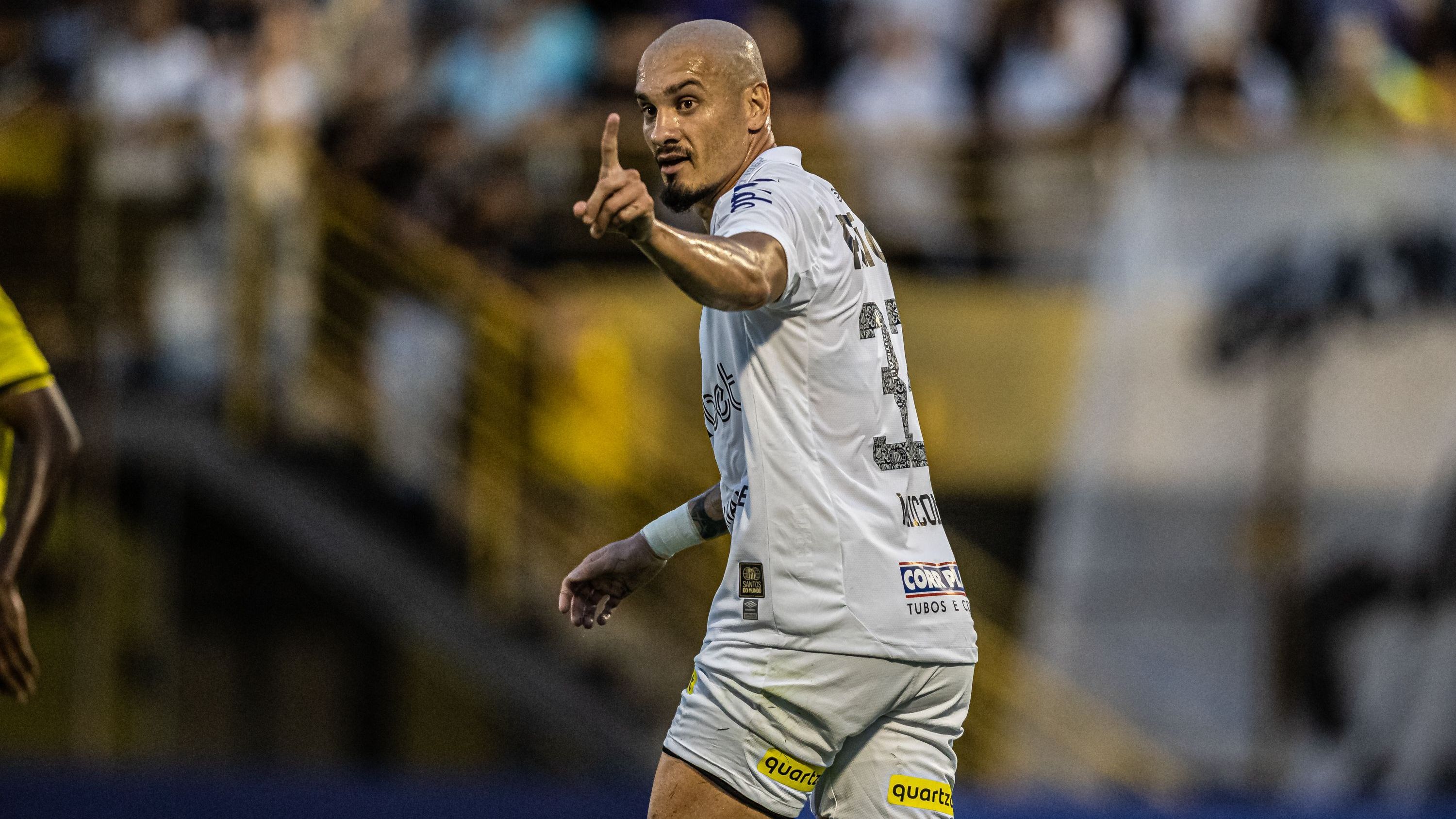 Maicon em partida do Santos pelo Paulistão