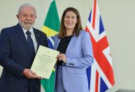 Reino Unido quer que o Brasil use sua influência para conter a Rússia