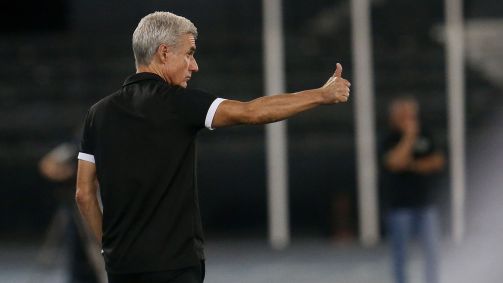 Técnico português Luís Castro deixou o Botafogo na liderança do Campeonato Brasileiro