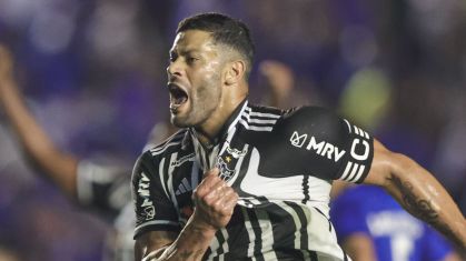 Hulk comemora o golaço que marcou no clássico mineiro
