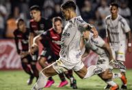 Santos perde para o Newell’s-ARG e depende de zebra para não cair na Sul-Americana