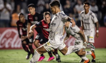 Santos pode ser punido após torcedor rasgar dinheiro em direção a argentinos; veja vídeo