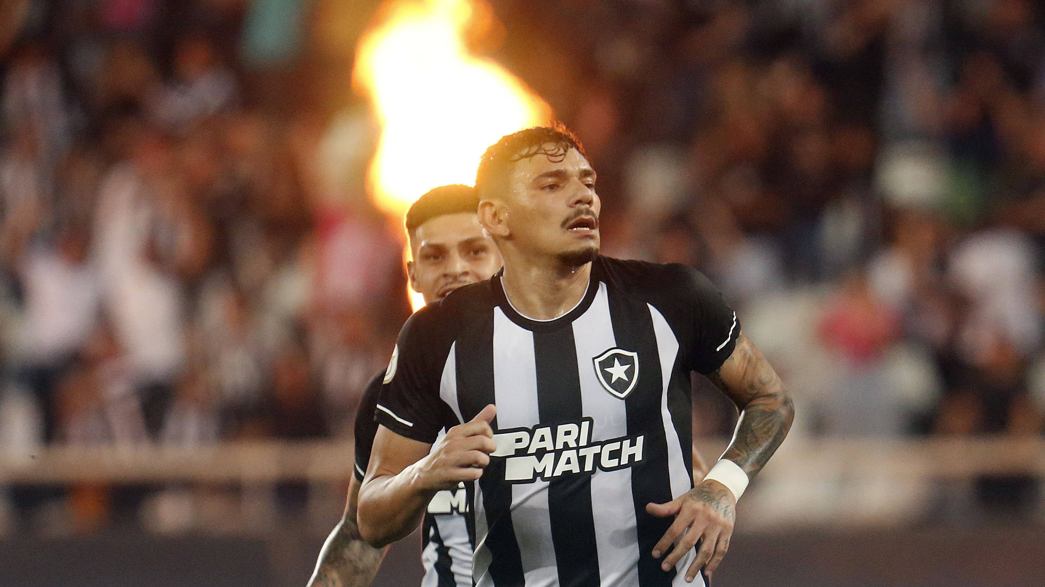 Artilheiro do Campeonato Brasileiro, Tiquinho Soares tem 10 gols no Nacional