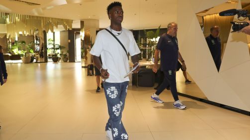 Vini. Jr se apresenta à Seleção Brasileira em Barcelona