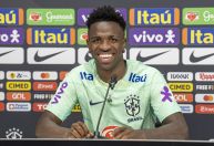 Vini Jr. se pronuncia e promete lutar “por todos que sofrem e não têm voz”; veja
