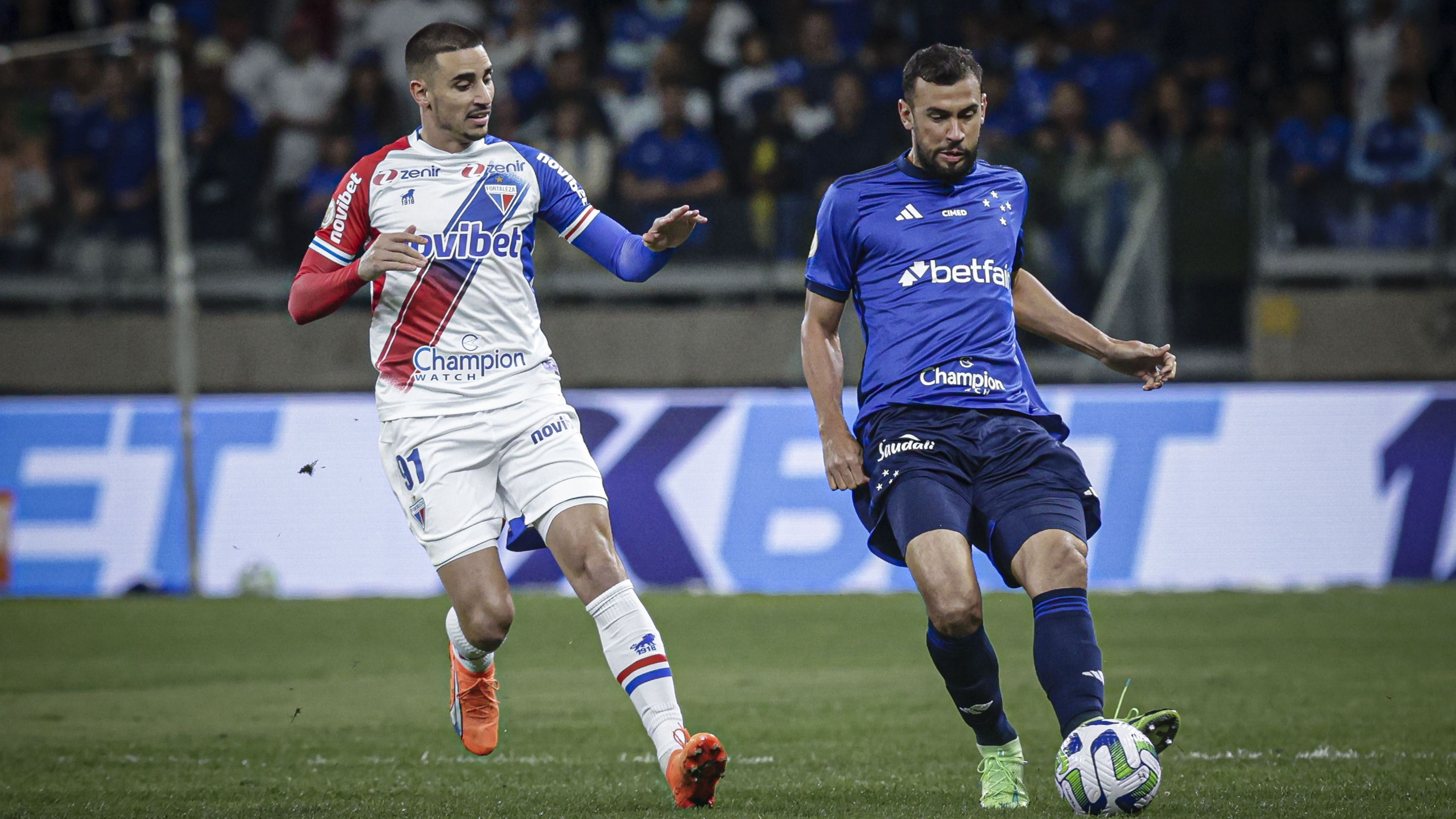 Fortaleza e Cruzeiro em partida do primeiro turno