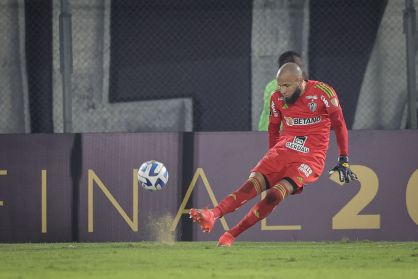 Everson em ação na partida contra o Libertad-PAR