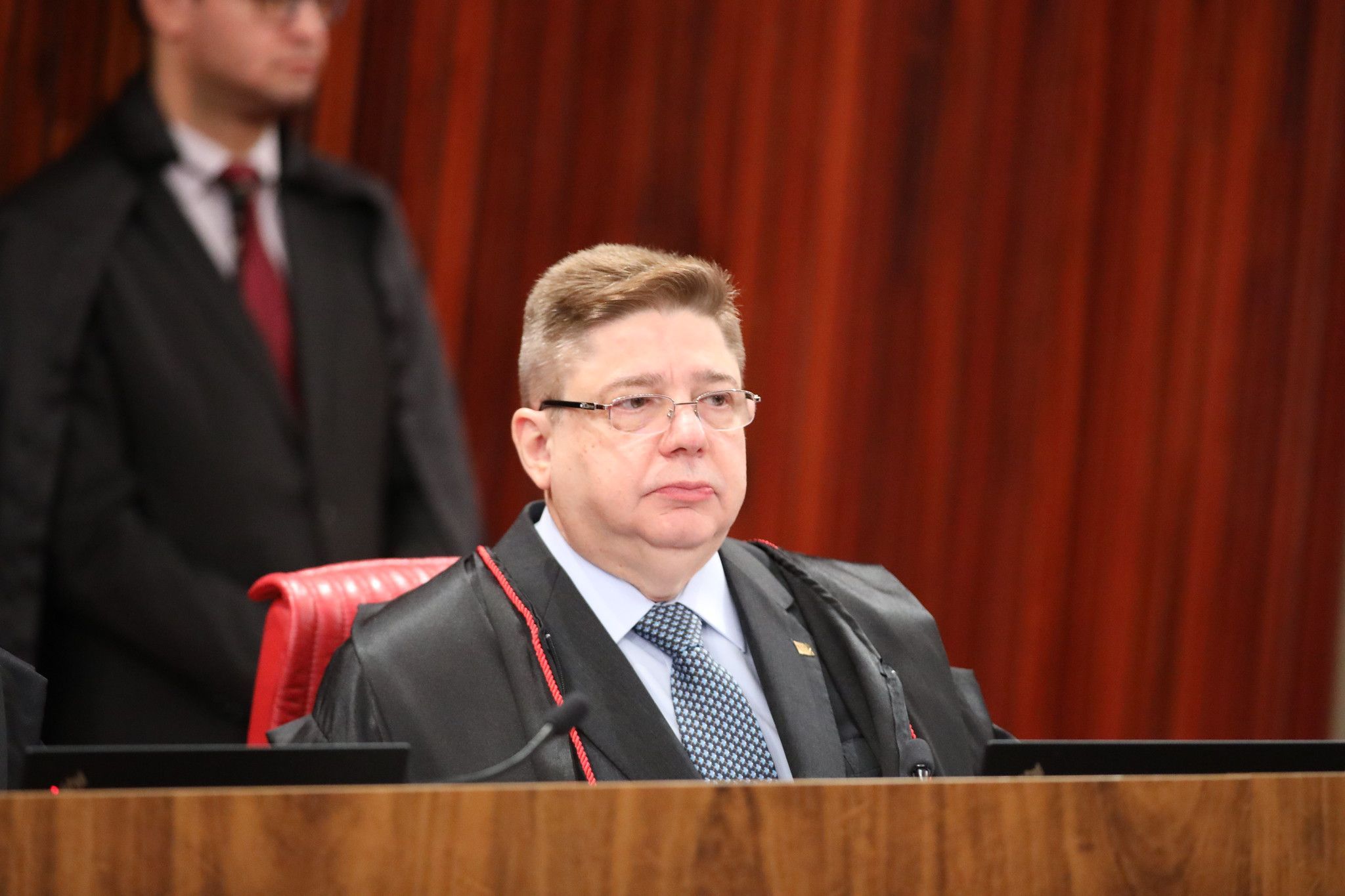 Ministro do TSE Raul Araújo justifica voto em julgamento do ex-presidente Jair Bolsonaro