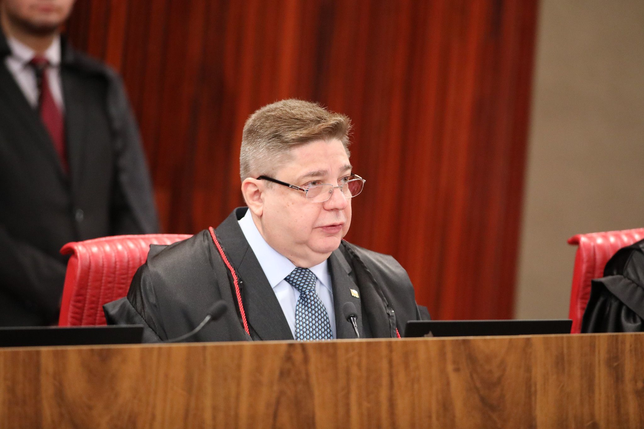 Ministro do TSE Raul Araújo justifica voto em julgamento do ex-presidente Jair Bolsonaro