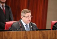 Raul Araújo assume como corregedor no TSE e herda ações contra Bolsonaro e Lula