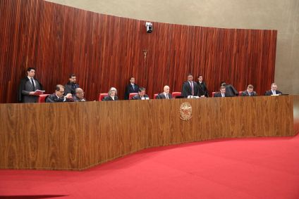 Tribunal Superior Eleitoral (TSE) julga ação que pode tornar ex-presidente Jair Bolsonaro (PL) inelegível