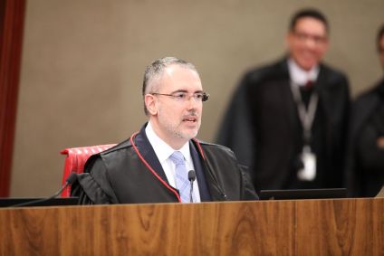 Ministro do Tribunal Superior Eleitoral (TSE) André Ramos Tavares vota em julgamento sobre inelegibilidade de Bolsonaro