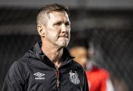 Santos demite o técnico Paulo Turra