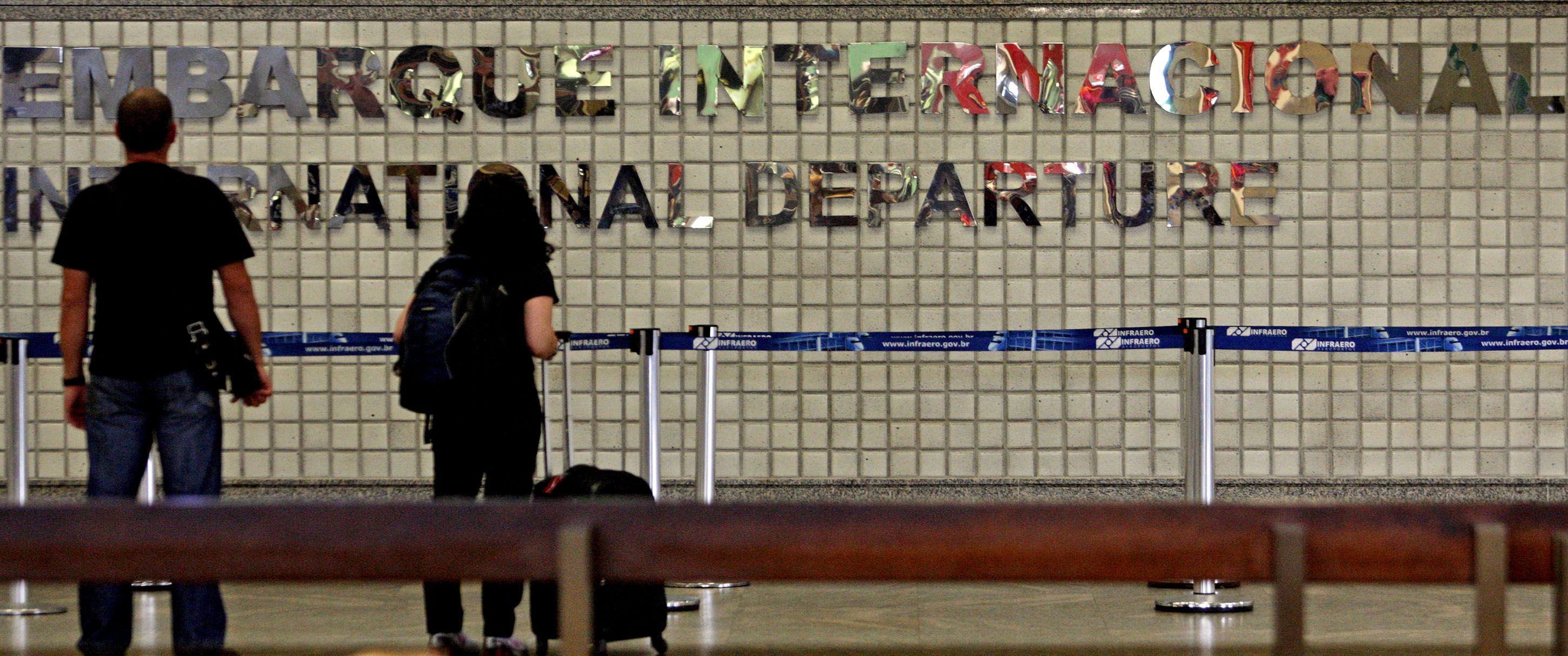Movimentação na área de embarque internacional do aeroporto de Guarulhos