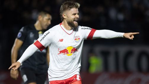 Eduardo Sasha comemora um dos gols do Red Bull Bragantino sobre o Tacuary-PAR pela Sul-Americana