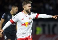 Com hat-trick de Sasha, Bragantino goleia por 7 a 1 e avança na Sul-Americana