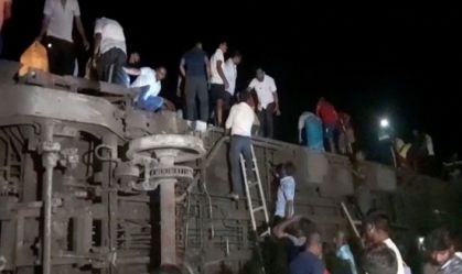 Acidente com trens deixa ao menos 50 mortos na Índia 