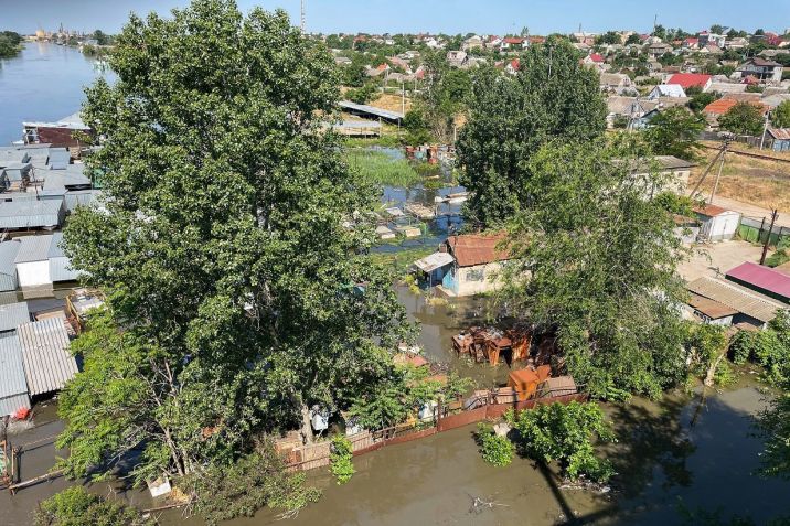 Imagens mostram alagamento em áreas à margem do rio Dnipro após o rompimento de barragem / Vladyslav Kupreev/Suspilne Ukraine/JSC "UA:PBC"/Global Images Ukraine via Getty Images